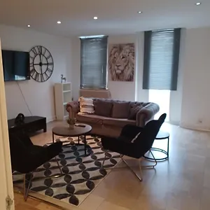 Quebec 2br Theatre Apartment