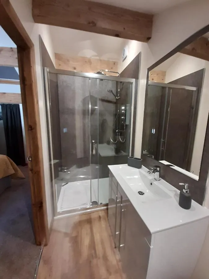 South View Farm Cottage 1 Bed Bradford  0*, Bradford (West Yorkshire)